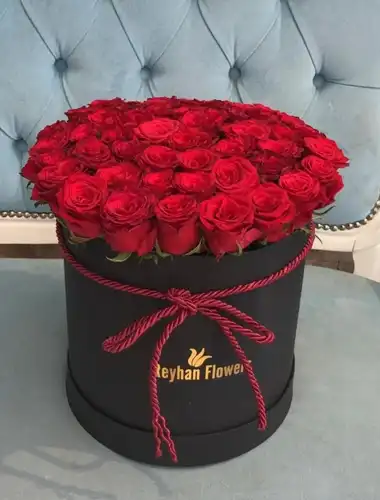 Dekoratif Kutuda Kırmızı Güller